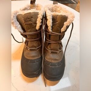 Kamik Cream and Tan Insulated Lining